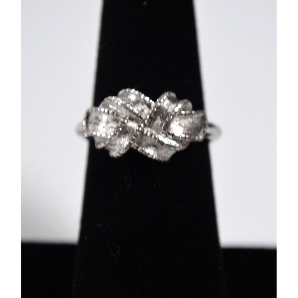 VINTAGE AVON Silver Tone Ring Size 6.75‎  Brushed Braid Design